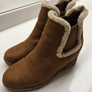 Maurices Tan Winter Boots with Faux Fur